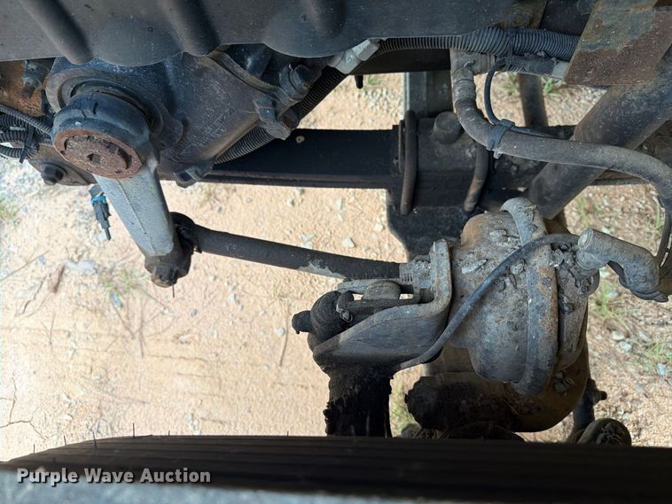 image for item EF1402 2012 International SA515 oil distributor truck