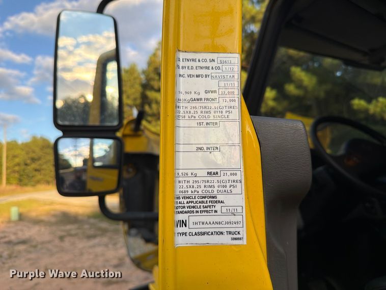 image for item EF1402 2012 International SA515 oil distributor truck
