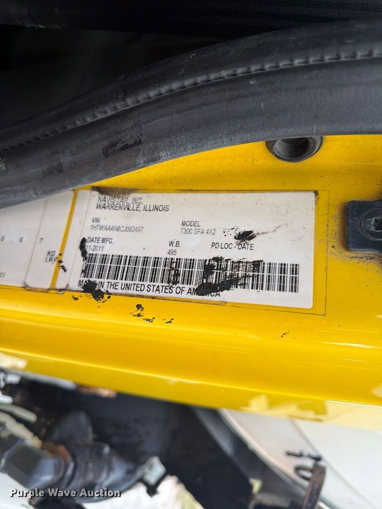 image for item EF1402 2012 International SA515 oil distributor truck