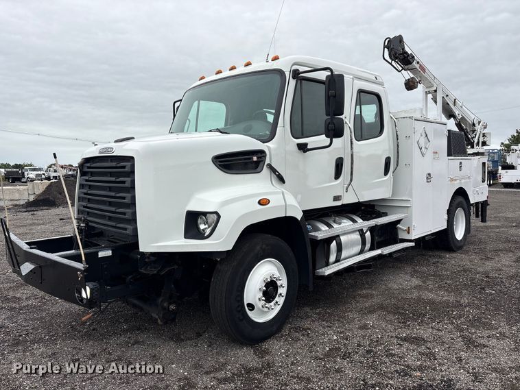 2013 Freightliner 108SD Crew Cab utility / service truck