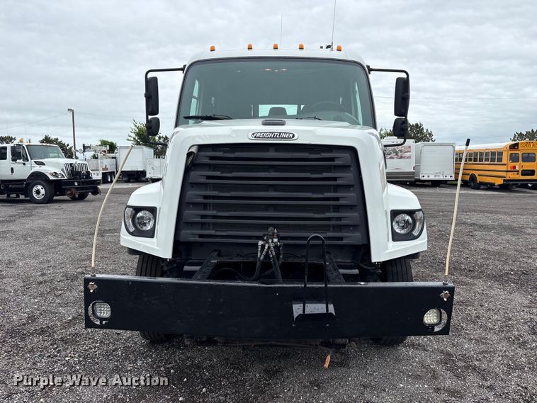 image for item EG9215 2013 Freightliner 108SD Crew Cab utility / service truck