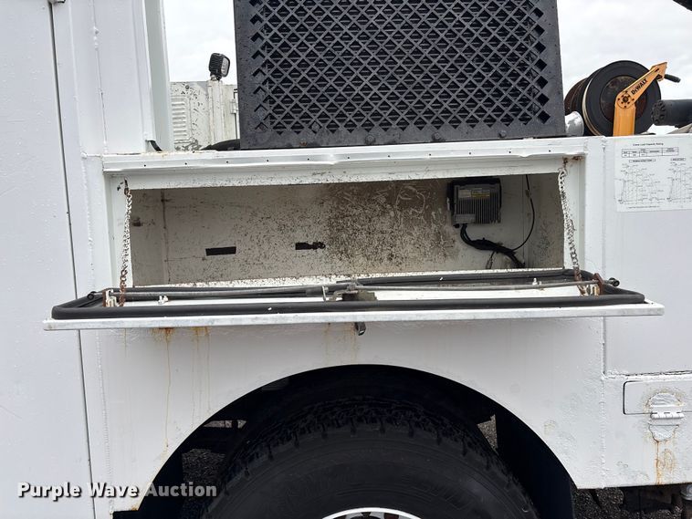 image for item EG9215 2013 Freightliner 108SD Crew Cab utility / service truck