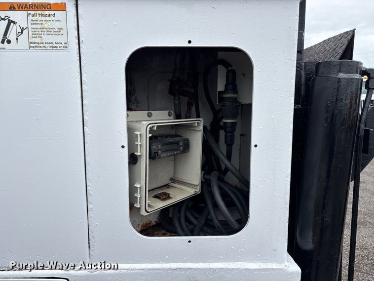 image for item EG9215 2013 Freightliner 108SD Crew Cab utility / service truck