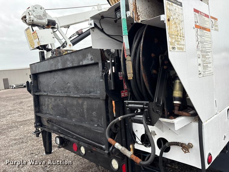 image for item EG9215 2013 Freightliner 108SD Crew Cab utility / service truck