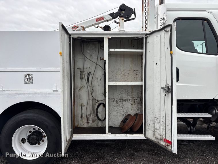image for item EG9215 2013 Freightliner 108SD Crew Cab utility / service truck