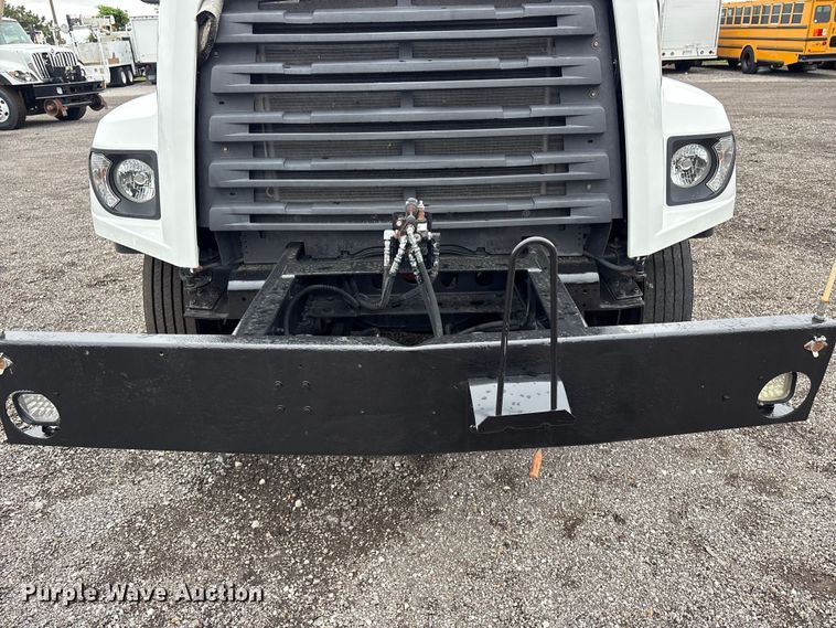 image for item EG9215 2013 Freightliner 108SD Crew Cab utility / service truck