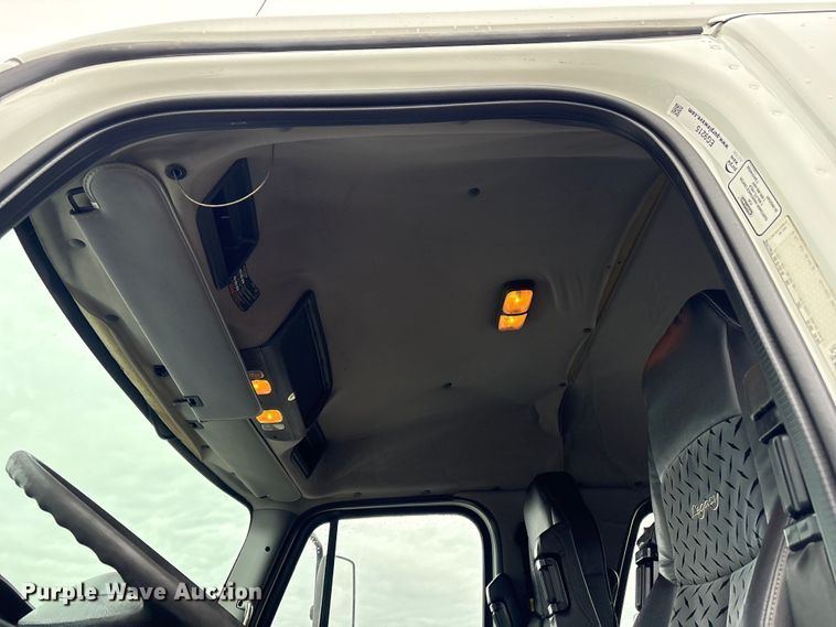 image for item EG9215 2013 Freightliner 108SD Crew Cab utility / service truck