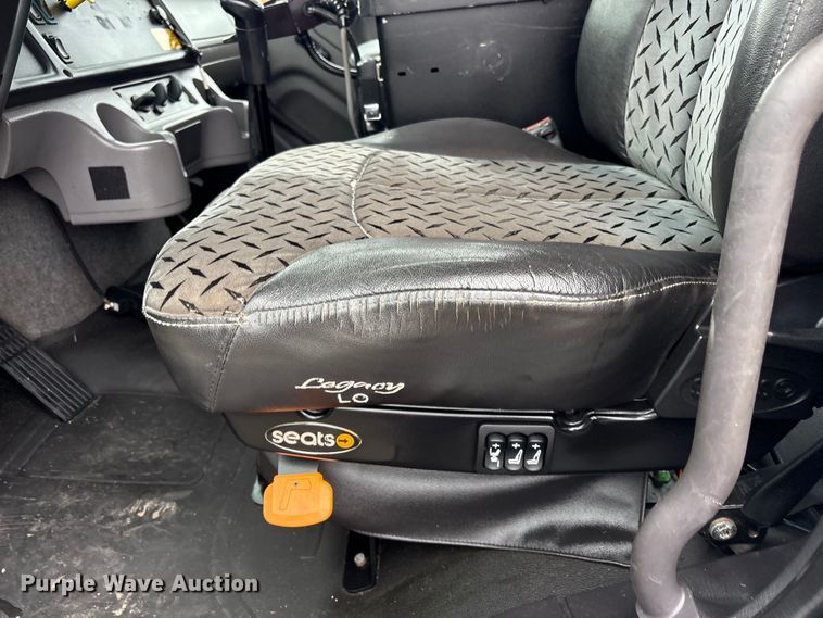 image for item EG9215 2013 Freightliner 108SD Crew Cab utility / service truck