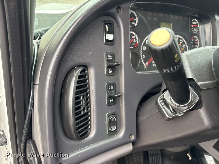 image for item EG9215 2013 Freightliner 108SD Crew Cab utility / service truck