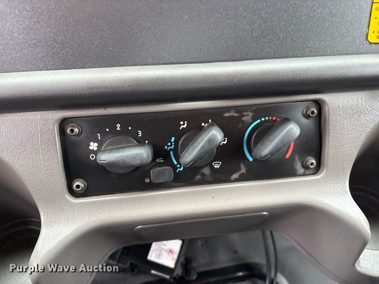 image for item EG9215 2013 Freightliner 108SD Crew Cab utility / service truck