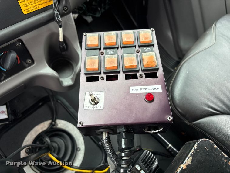 image for item EG9215 2013 Freightliner 108SD Crew Cab utility / service truck
