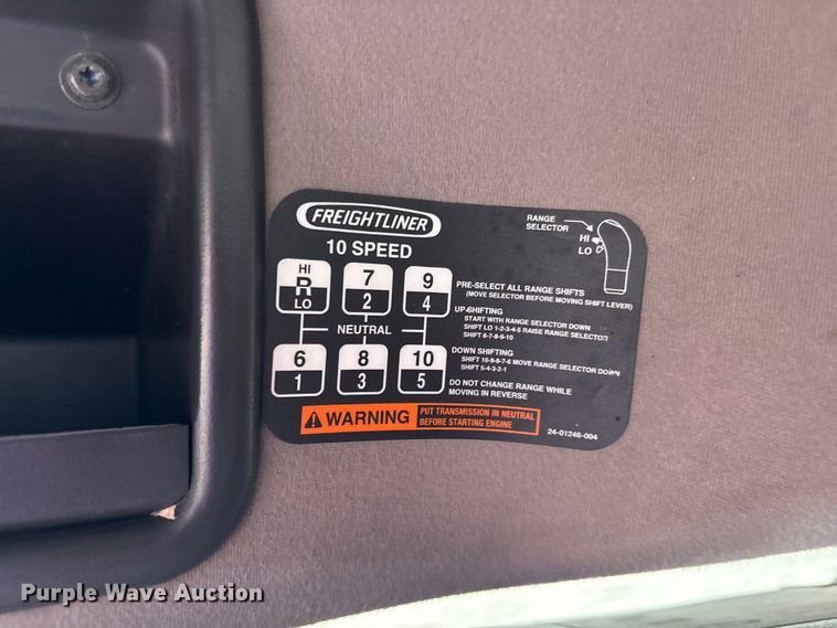 image for item EG9215 2013 Freightliner 108SD Crew Cab utility / service truck