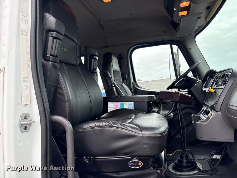 image for item EG9215 2013 Freightliner 108SD Crew Cab utility / service truck
