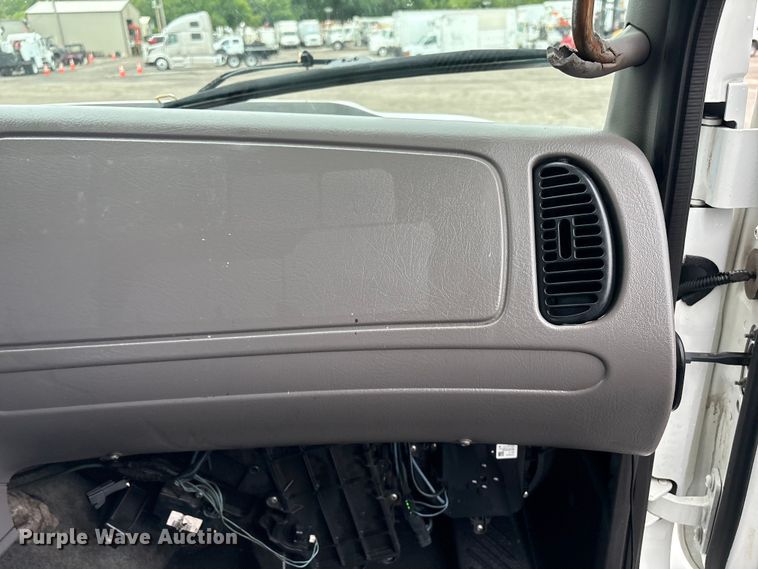 image for item EG9215 2013 Freightliner 108SD Crew Cab utility / service truck
