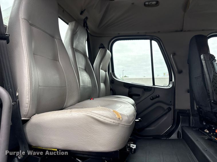 image for item EG9215 2013 Freightliner 108SD Crew Cab utility / service truck