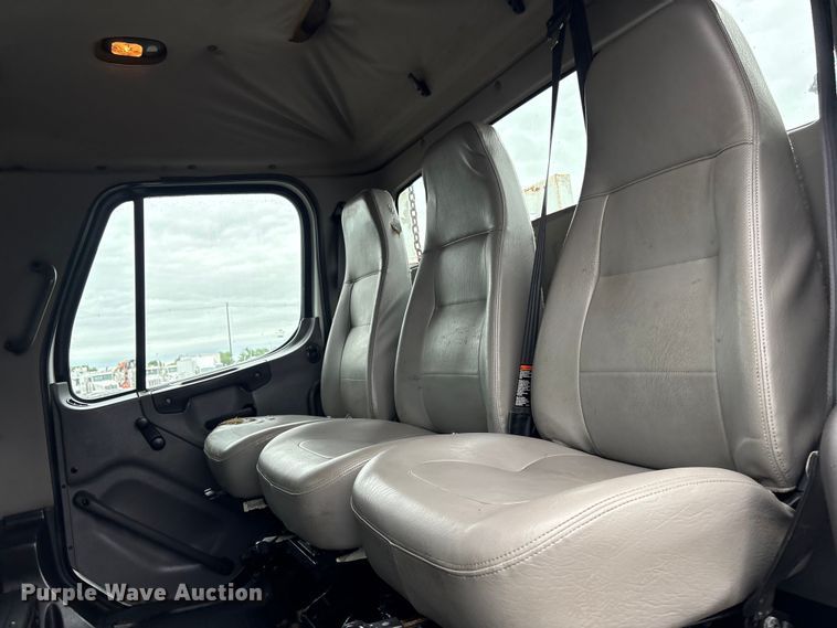 image for item EG9215 2013 Freightliner 108SD Crew Cab utility / service truck
