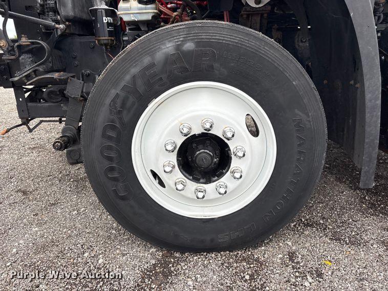 image for item EG9215 2013 Freightliner 108SD Crew Cab utility / service truck