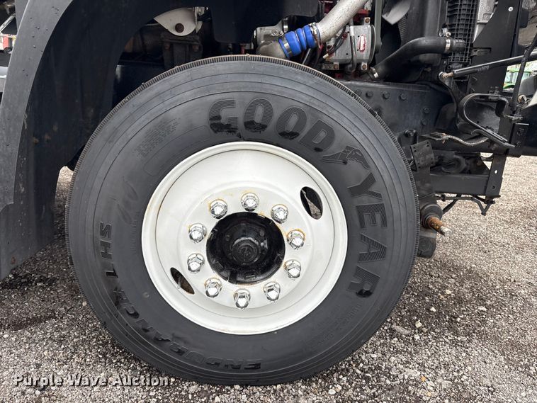 image for item EG9215 2013 Freightliner 108SD Crew Cab utility / service truck