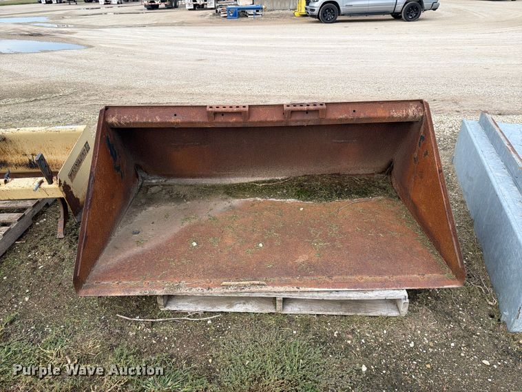image for item EI7744 Skid steer bucket