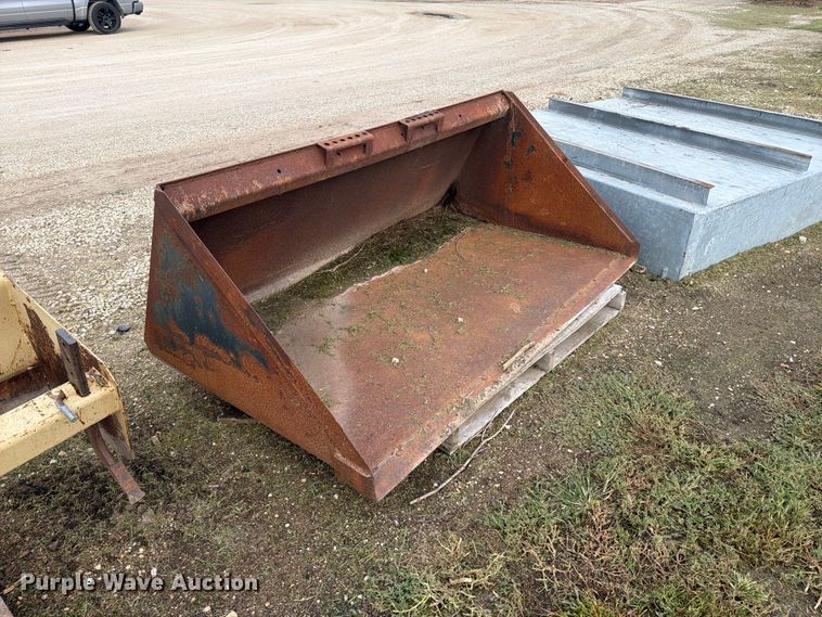 image for item EI7744 Skid steer bucket