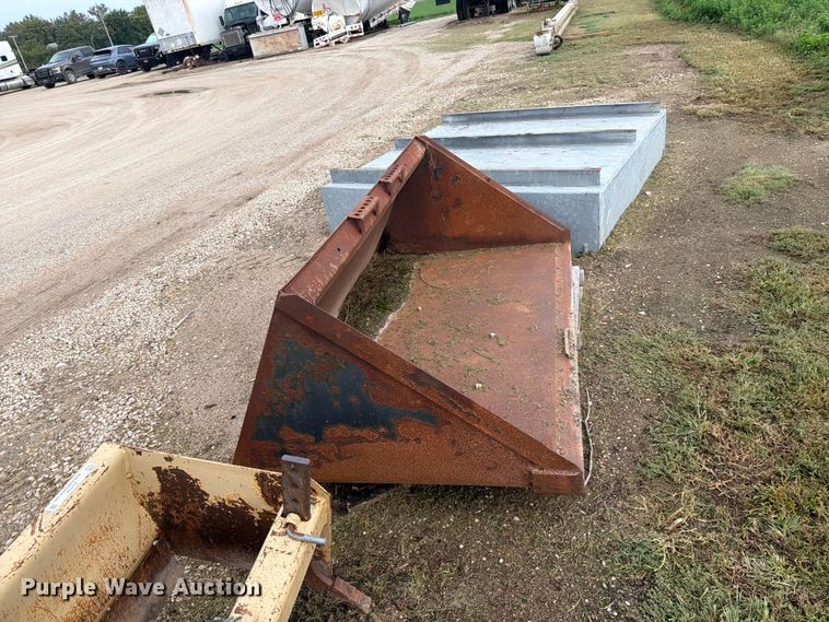 image for item EI7744 Skid steer bucket