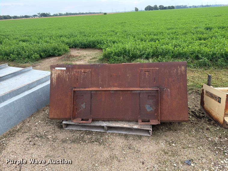 image for item EI7744 Skid steer bucket