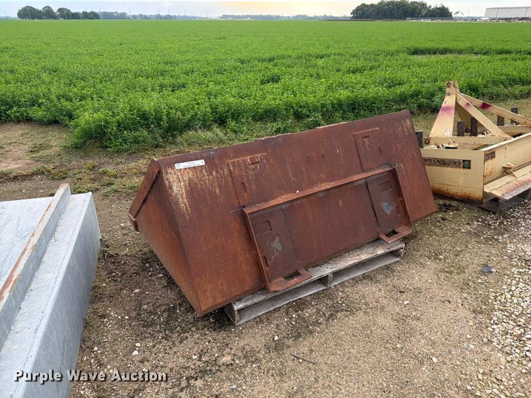 image for item EI7744 Skid steer bucket