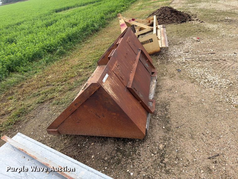 image for item EI7744 Skid steer bucket