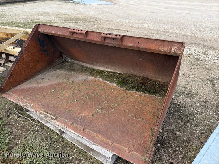 image for item EI7744 Skid steer bucket
