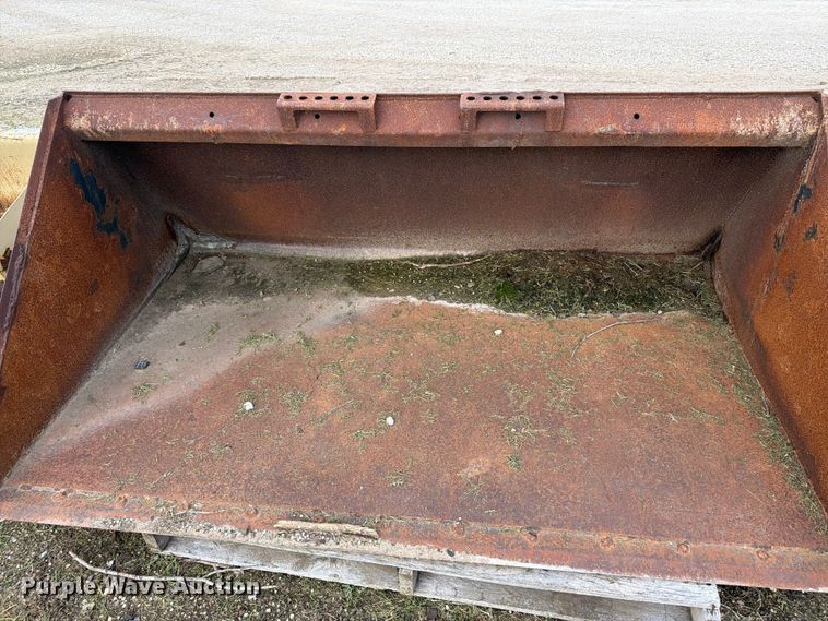 image for item EI7744 Skid steer bucket