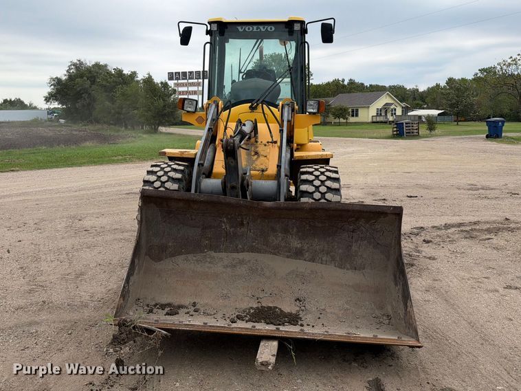 image for item EI7751 2004 Volvo L30B wheel loader