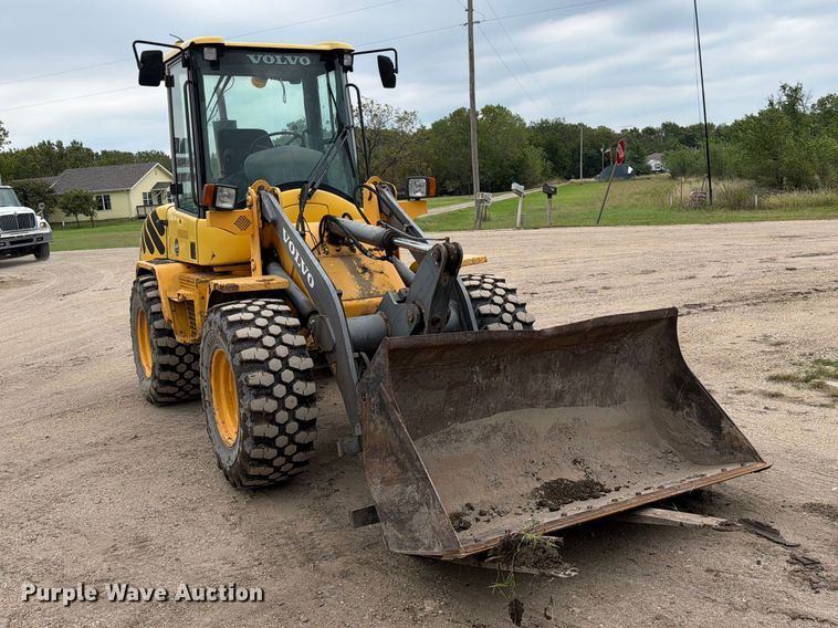 image for item EI7751 2004 Volvo L30B wheel loader