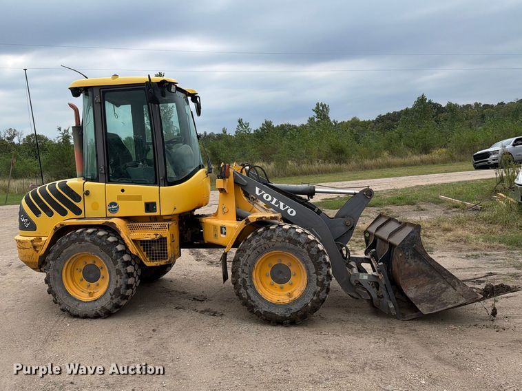 image for item EI7751 2004 Volvo L30B wheel loader