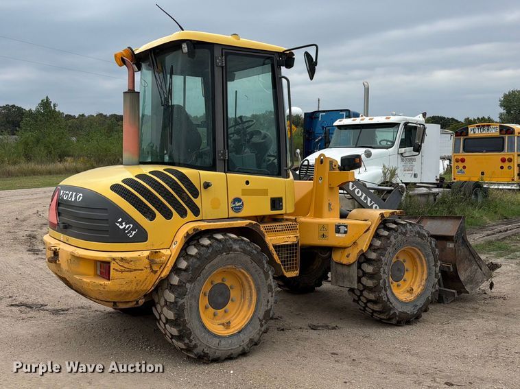 image for item EI7751 2004 Volvo L30B wheel loader