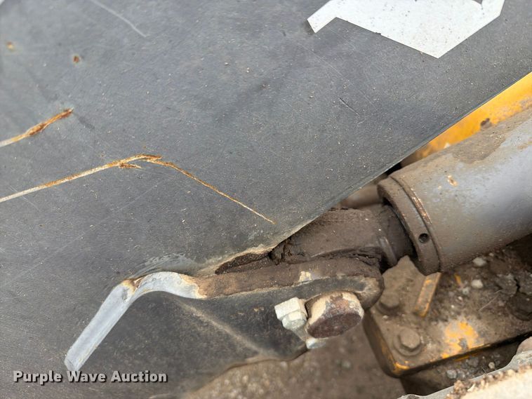 image for item EI7751 2004 Volvo L30B wheel loader