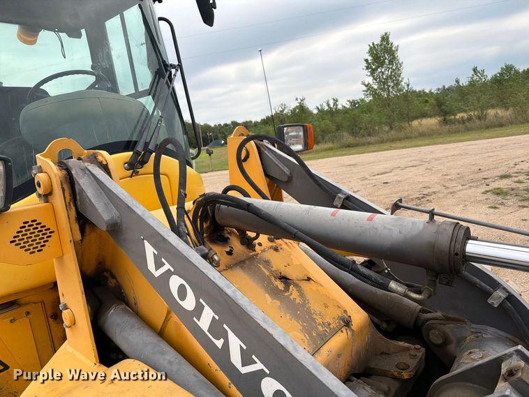 image for item EI7751 2004 Volvo L30B wheel loader