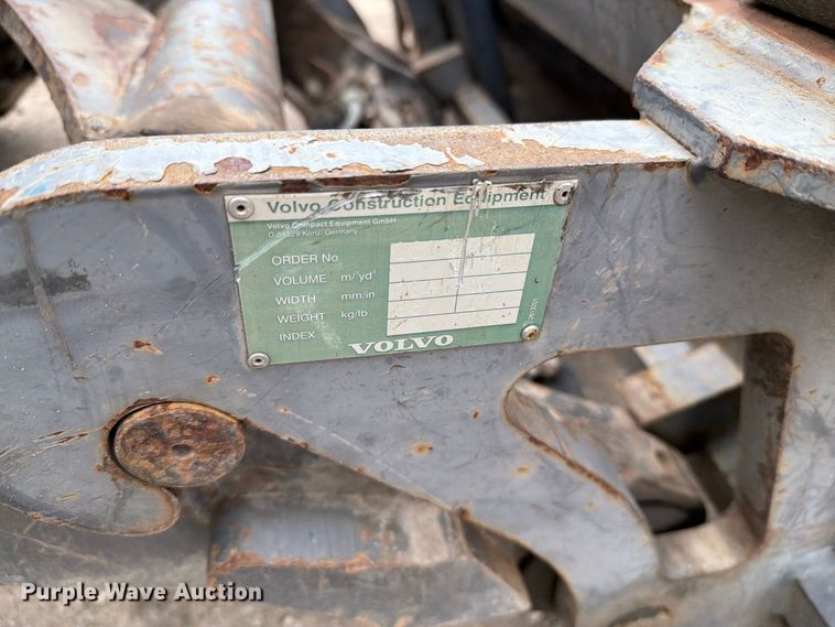 image for item EI7751 2004 Volvo L30B wheel loader
