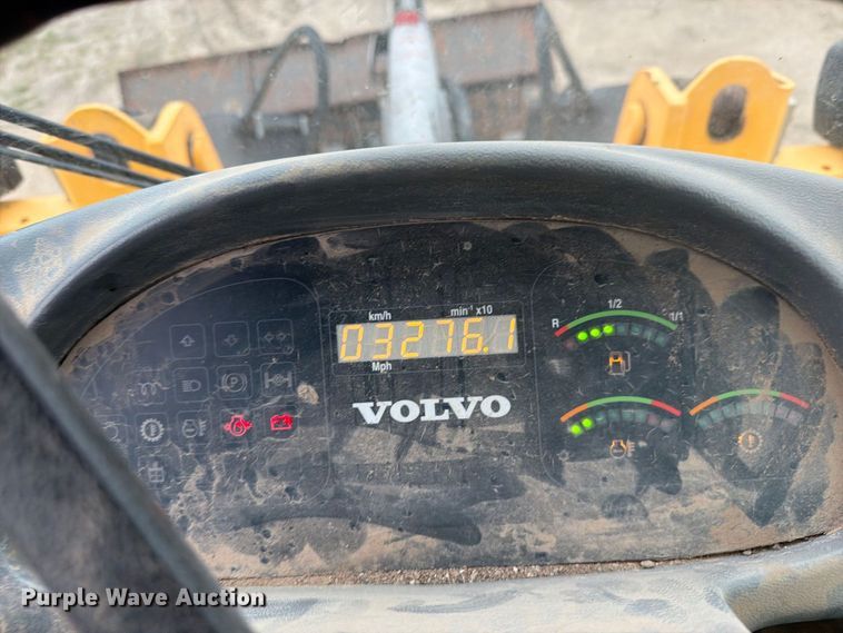 image for item EI7751 2004 Volvo L30B wheel loader
