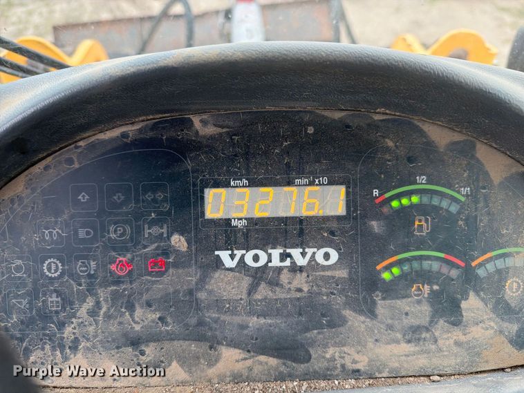image for item EI7751 2004 Volvo L30B wheel loader