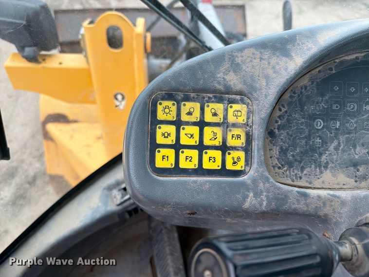 image for item EI7751 2004 Volvo L30B wheel loader