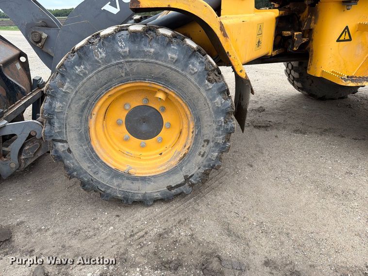 image for item EI7751 2004 Volvo L30B wheel loader