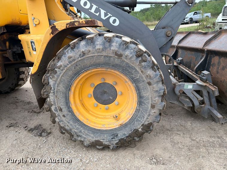image for item EI7751 2004 Volvo L30B wheel loader