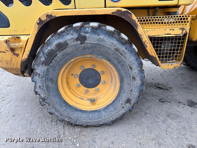 image for item EI7751 2004 Volvo L30B wheel loader