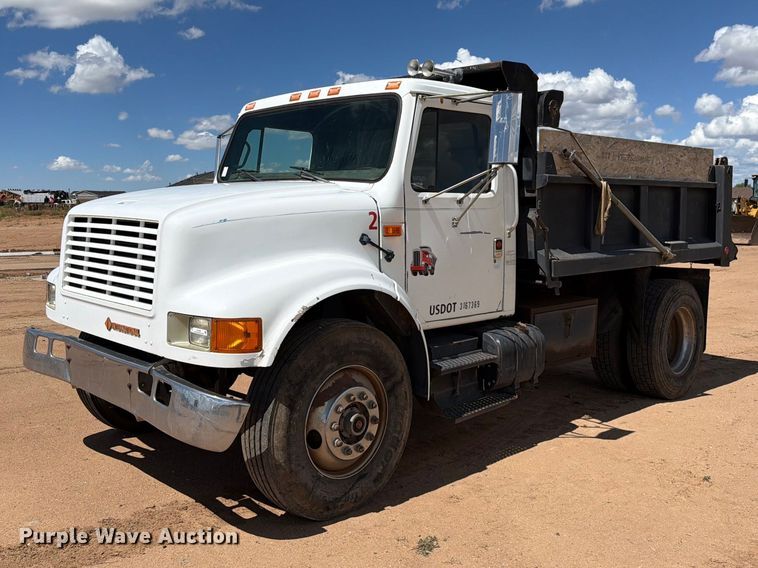 1990 International 4900 dump truck