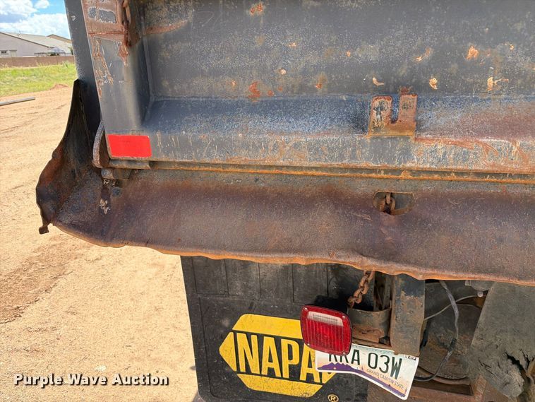 image for item EL2638 1990 International 4900 dump truck
