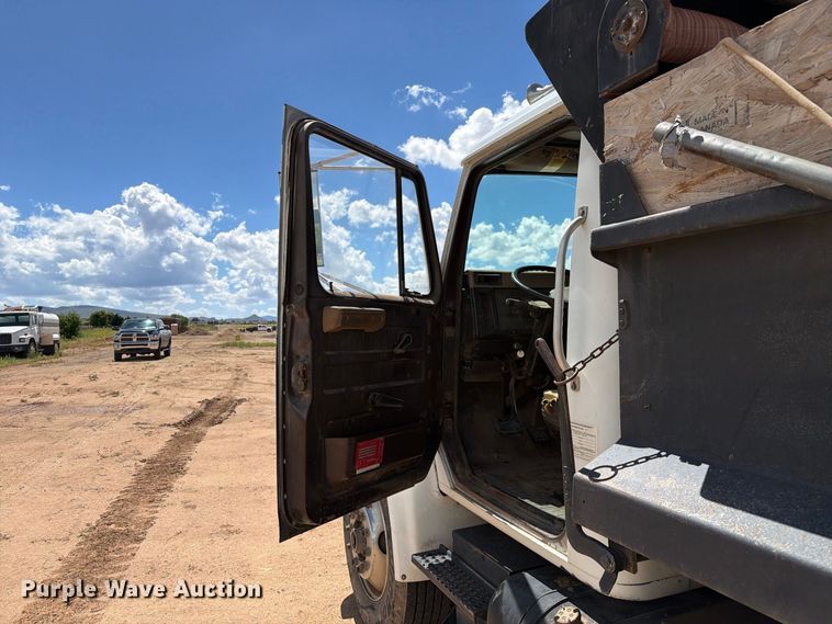 image for item EL2638 1990 International 4900 dump truck