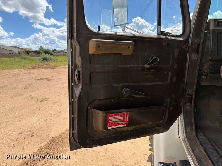 image for item EL2638 1990 International 4900 dump truck