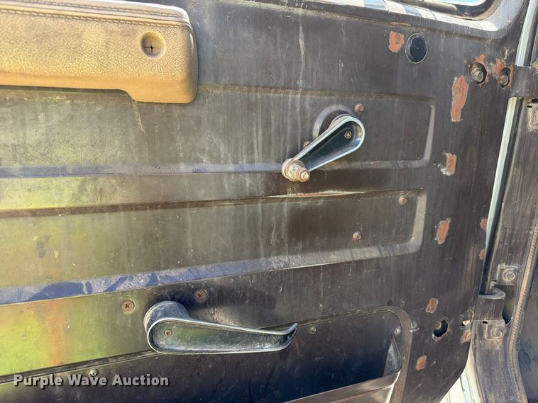 image for item EL2638 1990 International 4900 dump truck