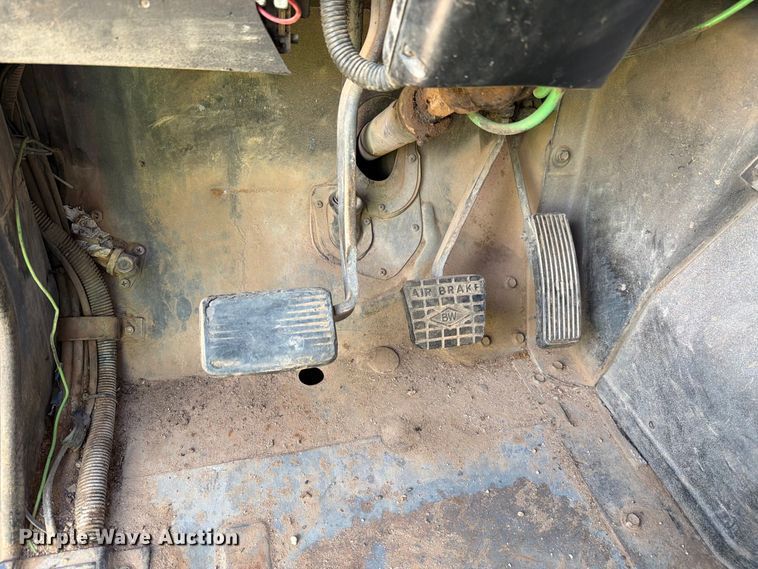 image for item EL2638 1990 International 4900 dump truck