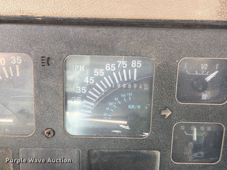 image for item EL2638 1990 International 4900 dump truck